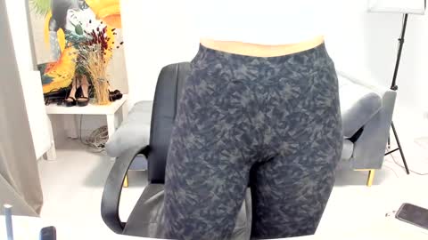 sassytiff online show from December 15, 10:08 am