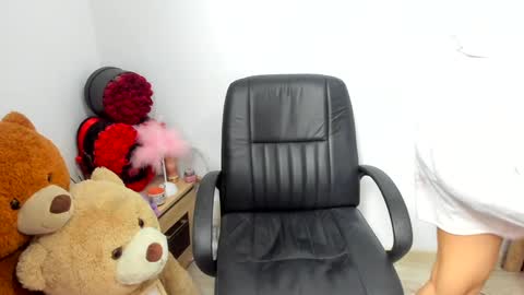 sassytiff online show from March 4, 1:28 pm