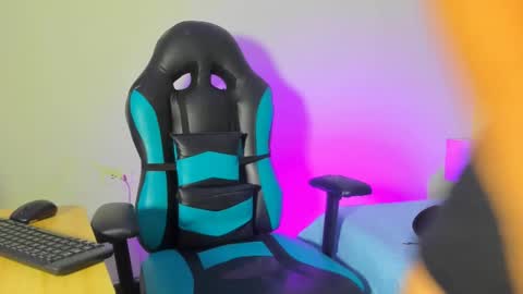 Snapshot of sasuke_uchiha12 chatting on February 12, 8:40 pm Evans Williams online show from February 12, 8:40 pm