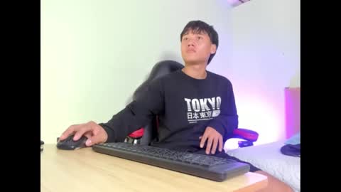 Snapshot of sasuke_uchiha12 chatting on February 17, 7:31 pm Evans Williams online show from February 17, 7:31 pm