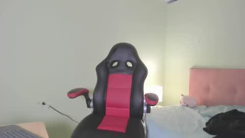 Snapshot of sasuke_uchiha12 chatting on February 25, 7:58 pm Evans Williams online show from February 25, 7:58 pm