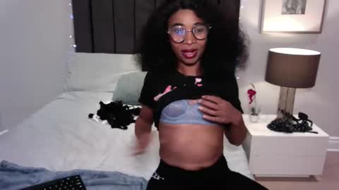 Snapshot of sasyylissaa chatting on April 23, 7:05 pm sasyylissaa online show from April 23, 7:05 pm