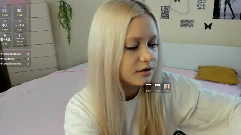 Snapshot of satinpresence chatting on May 5, 5:59 am satinpresence online show from May 5, 5:59 am