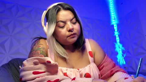 Snapshot of satyn_doll chatting on December 3, 1:19 am Gina George online show from December 3, 1:19 am