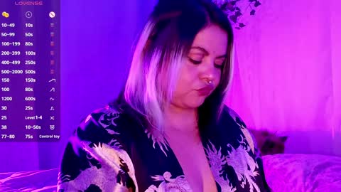 Snapshot of satyn_doll chatting on December 12, 12:05 am Gina George online show from December 12, 12:05 am