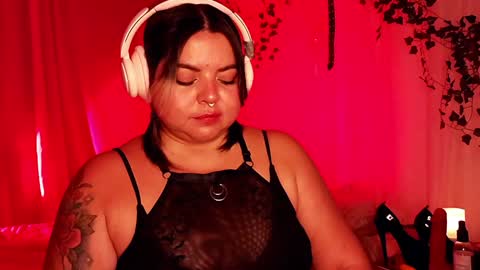 Snapshot of satyn_doll chatting on December 20, 12:19 am Gina George online show from December 20, 12:19 am