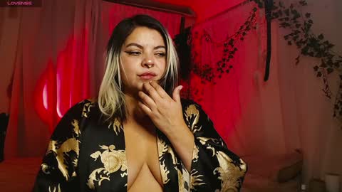 Snapshot of satyn_doll chatting on December 28, 12:26 am Gina George online show from December 28, 12:26 am