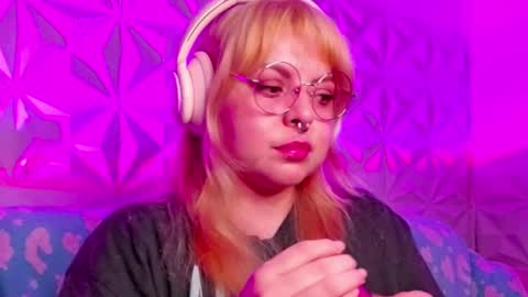 Snapshot of satyn_doll chatting on October 2, 2:18 am Gina George online show from October 2, 2:18 am