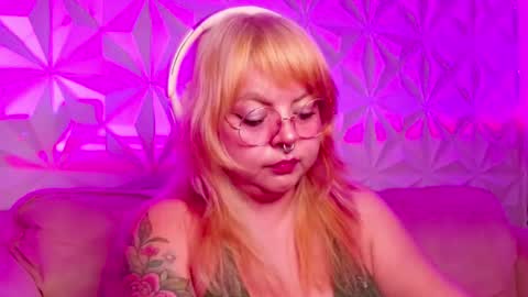 Snapshot of satyn_doll chatting on October 2, 11:12 pm Gina George online show from October 2, 11:12 pm