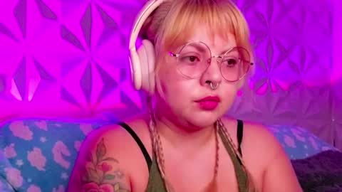 Snapshot of satyn_doll chatting on October 5, 10:18 pm Gina George online show from October 5, 10:18 pm