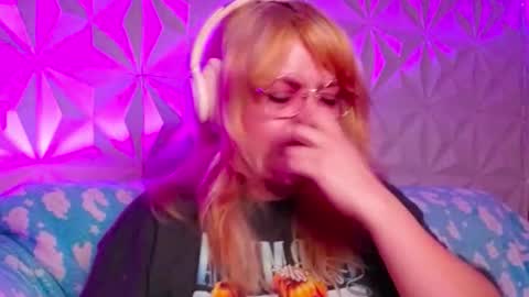 Snapshot of satyn_doll chatting on October 12, 11:04 pm Gina George online show from October 12, 11:04 pm