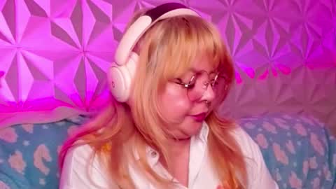 Snapshot of satyn_doll chatting on October 15, 1:50 am Gina George online show from October 15, 1:50 am