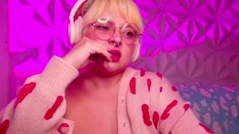 Snapshot of satyn_doll chatting on October 19, 12:44 am Gina George online show from October 19, 12:44 am