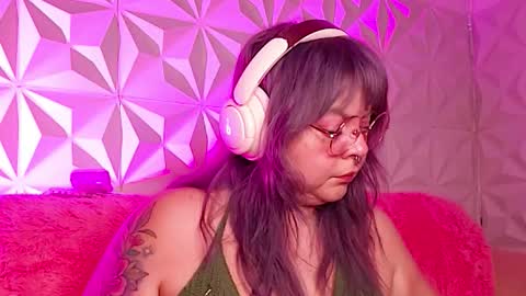 Snapshot of satyn_doll chatting on October 24, 2:08 am Gina George online show from October 24, 2:08 am