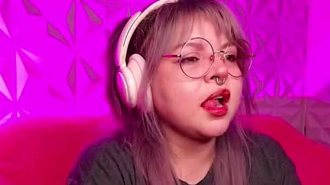 Snapshot of satyn_doll chatting on October 29, 12:24 am Gina George online show from October 29, 12:24 am