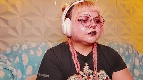 Gina George online show from May 15, 11:45 pm