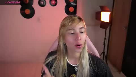 I AM JENN  online show from March 22, 10:24 pm