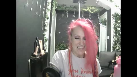 Snapshot of saucysky chatting on January 17, 12:37 am SaucySky online show from January 17, 12:37 am