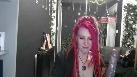 Snapshot of saucysky chatting on January 19, 9:13 am SaucySky online show from January 19, 9:13 am