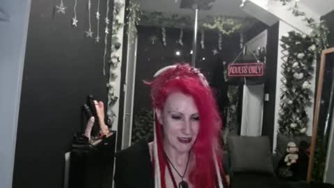 Snapshot of saucysky chatting on February 16, 10:06 pm SaucySky online show from February 16, 10:06 pm