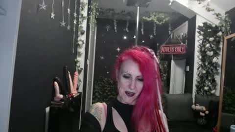 Snapshot of saucysky chatting on February 24, 8:51 pm SaucySky online show from February 24, 8:51 pm