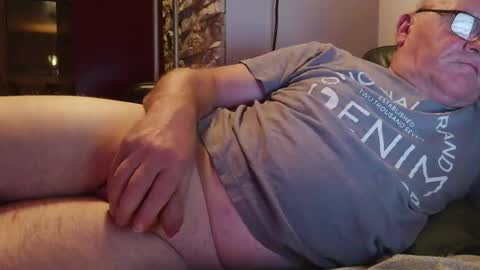 Snapshot of saugeil123 chatting on July 7, 8:35 pm saugeil123 online show from July 7, 8:35 pm