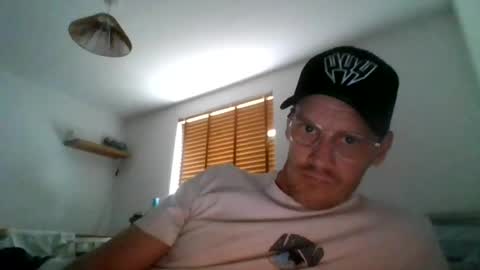 Sausagesandwitch23 online show from July 21, 7:43 am