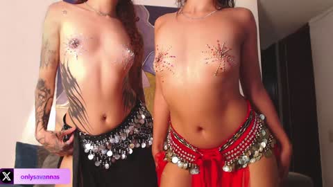 Snapshot of savanna_wallace chatting on January 2, 10:33 pm Savannaredhair 33 Angelebony33 online show from January 2, 10:33 pm