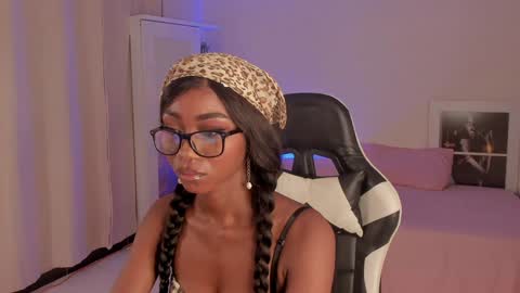 Snapshot of savannahwildee chatting on December 5, 9:17 pm Savannahwildee online show from December 5, 9:17 pm