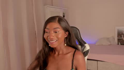 Snapshot of savannahwildee chatting on December 13, 8:26 pm Savannahwildee online show from December 13, 8:26 pm