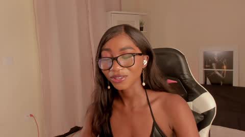 Snapshot of savannahwildee chatting on December 16, 7:43 pm Savannahwildee online show from December 16, 7:43 pm