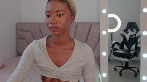 Snapshot of savannahwildee chatting on October 14, 2:40 pm Savannahwildee online show from October 14, 2:40 pm