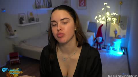 Snapshot of savvage_play chatting on December 10, 7:43 pm Naomi online show from December 10, 7:43 pm