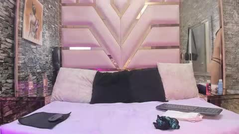 Snapshot of saxybunnyandjayzy chatting on March 20, 10:14 pm Bunny and Jayzy online show from March 20, 10:14 pm