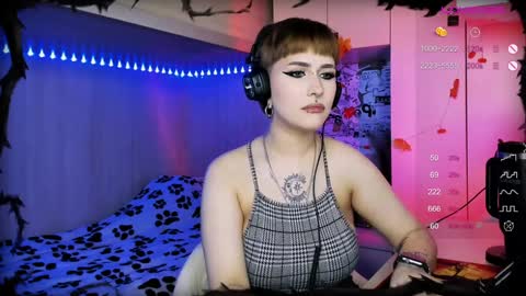 pronoun she. name Mary. age 21. online show from December 11, 4:31 pm