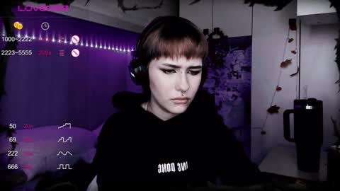 pronoun she. name Mary. age 21. online show from February 7, 4:59 am