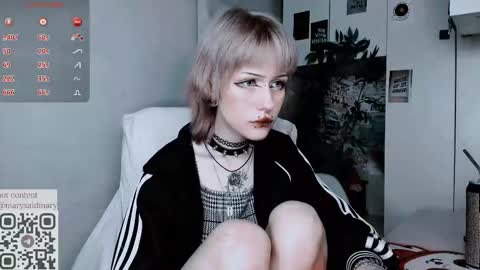 pronoun she. name Mary. age 21. online show from September 21, 10:22 pm