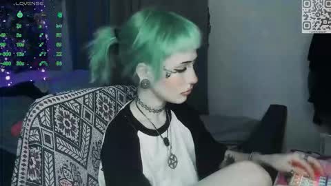 pronoun she. name Mary. age 21. online show from March 5, 9:22 pm