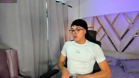 Snapshot of sayronnvg chatting on November 26, 11:55 am Sayron online show from November 26, 11:55 am