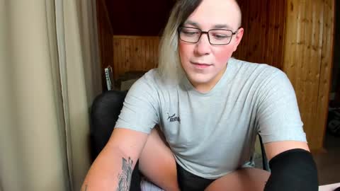 Snapshot of scandark chatting on March 3, 11:44 am scandark online show from March 3, 11:44 am