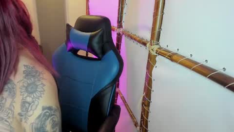 Snapshot of scarbadgirl_ chatting on June 11, 3:59 am scarbadgirl_ online show from June 11, 3:59 am