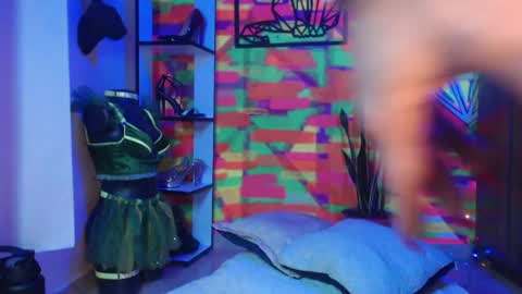 Snapshot of scarlat_diamond chatting on March 24, 1:32 am Scarlat Diamond online show from March 24, 1:32 am