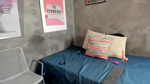 Snapshot of scarleet_dh chatting on July 18, 3:44 am scarlet online show from July 18, 3:44 am