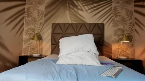 Scarleet online show from April 16, 7:58 pm