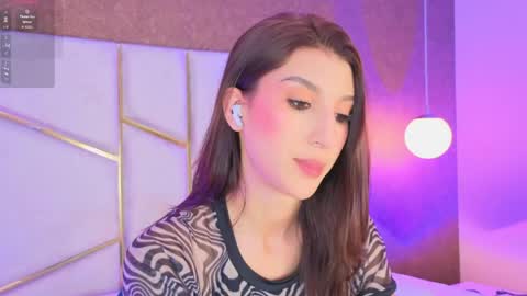 Snapshot of scarleett_johansson chatting on April 22, 7:37 pm Scarlett online show from April 22, 7:37 pm