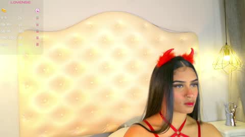 Snapshot of scarleettdoll chatting on May 17, 1:14 am scarleettdoll online show from May 17, 1:14 am