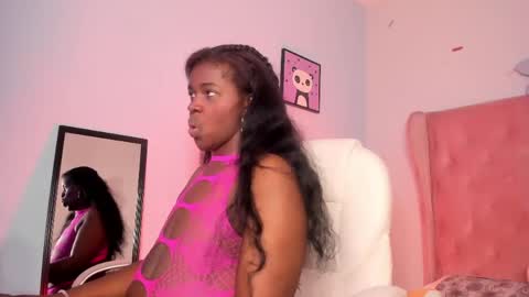 Snapshot of scarlet_big_boobs chatting on May 23, 4:39 am Scarlet online show from May 23, 4:39 am