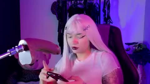 Snapshot of scarlet_gold chatting on June 18, 8:35 pm scarlet_gold online show from June 18, 8:35 pm
