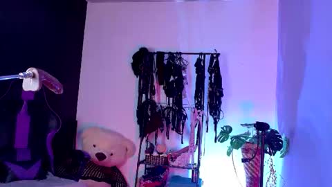 Snapshot of scarlet_gold chatting on July 8, 5:17 pm scarlet_gold online show from July 8, 5:17 pm