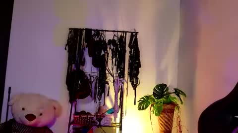 Snapshot of scarlet_gold chatting on July 15, 5:51 pm scarlet_gold online show from July 15, 5:51 pm